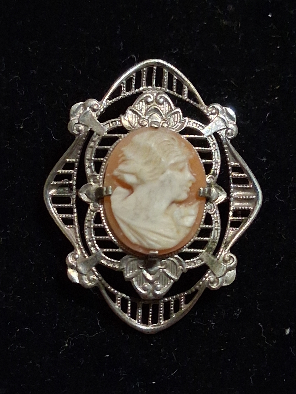 Vintage Sterling Silver Hand-Carved Shell Cameo Brooch Art Deco Jewelry